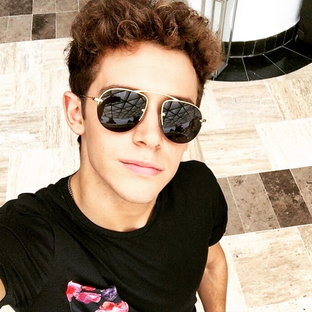 Una cosa de otro planeta @ruggeropasquarelli te amooo -5! Te quedan mejor a vos ...