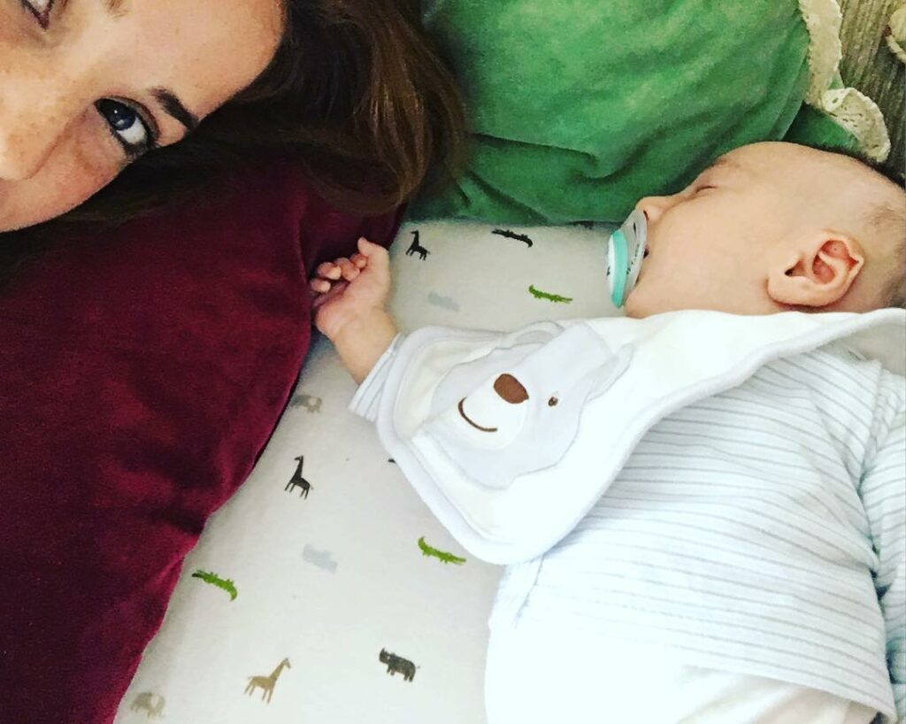 Sobrino durmiendo !  la visita más linda ...
