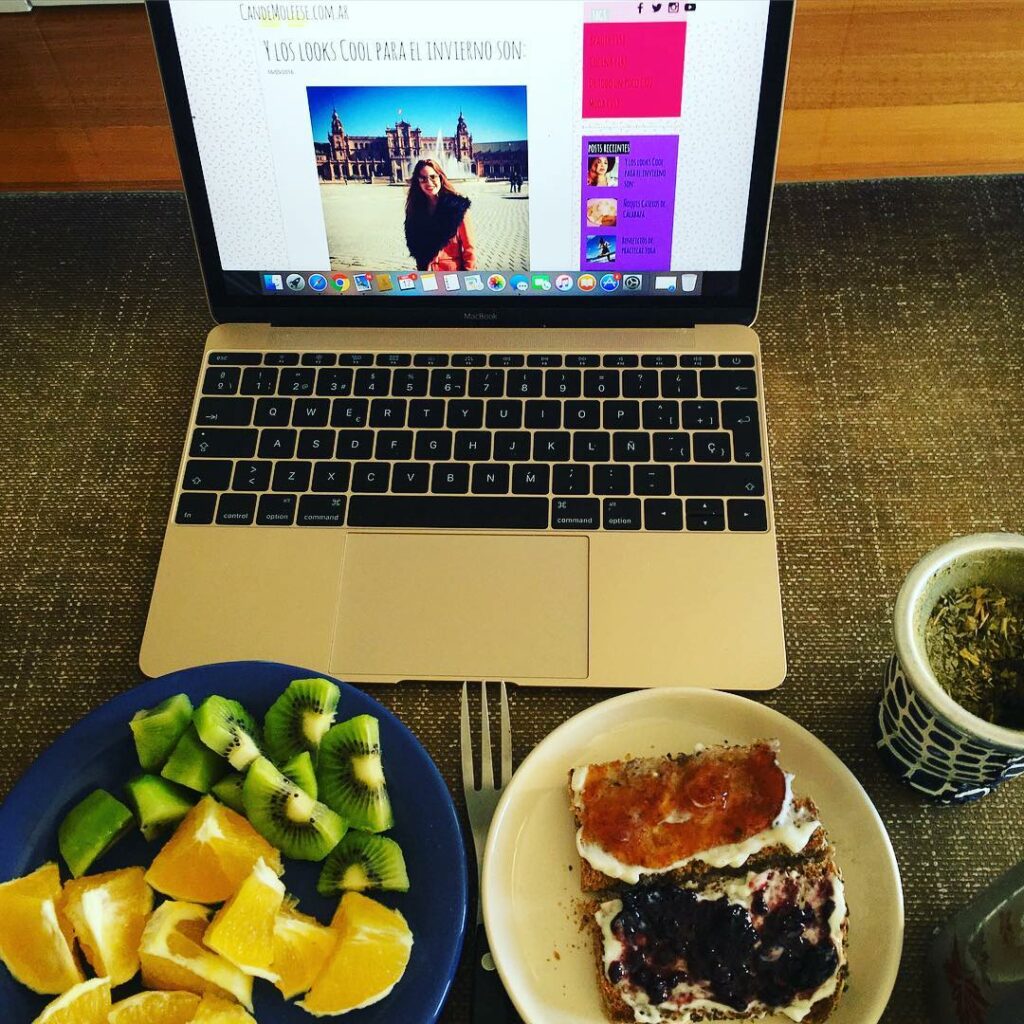 Buen dia! Súper desayuno y a yoga! ¿Ya leyeron mi nuevo post? Imperdible! www.ca...