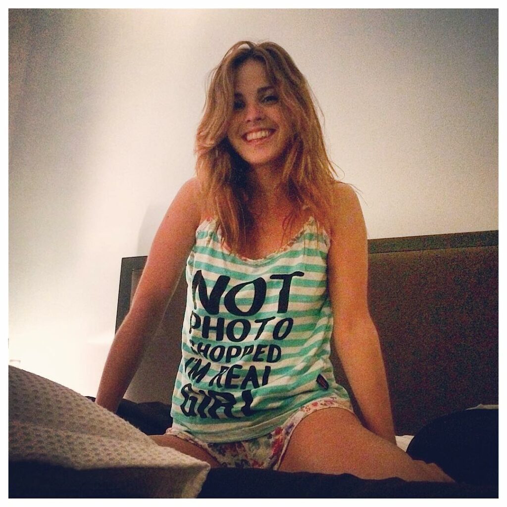 Y así me voy a dormir, despeinada y con mi pijama @sweetvictorian  Good Night ! ...