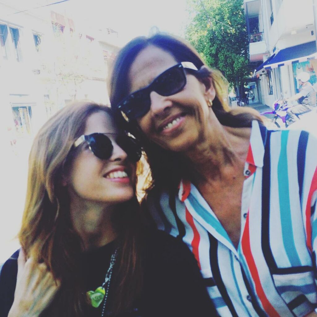Tarde con ella  mi mamá! @lalilomartinez...