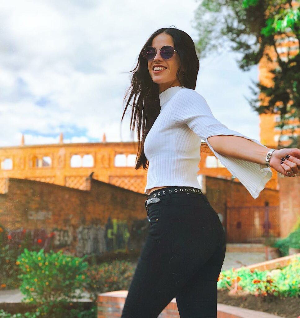 Hoy de paseo por Bogotá  Salimos a pasear y conocimos el barrio de “La Candelari...