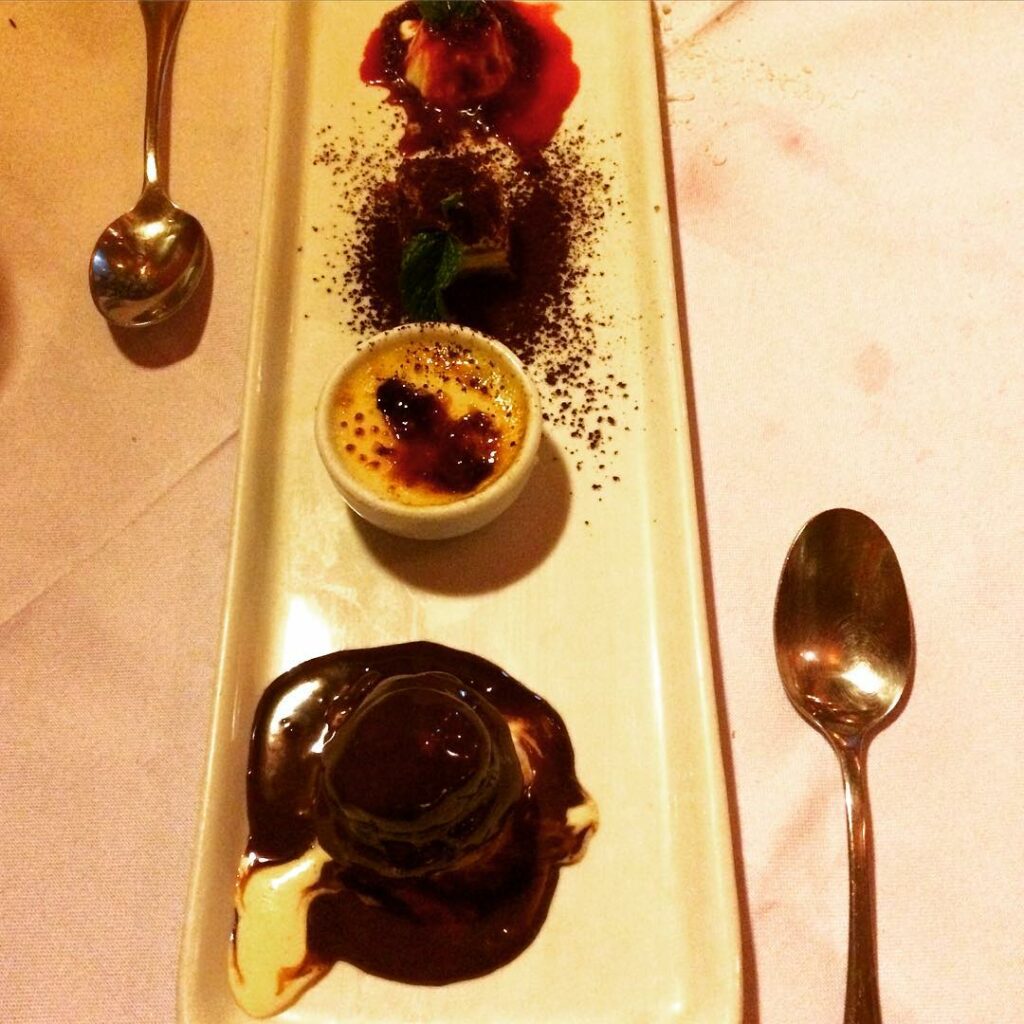 Cande Molfese: Acá por Brasil ya casi casi es mi cumple y así lo arranco yo comiendo cosas ric… Acá por Brasil ya casi casi es mi cumple y así lo arranco yo comiendo cosas ric...