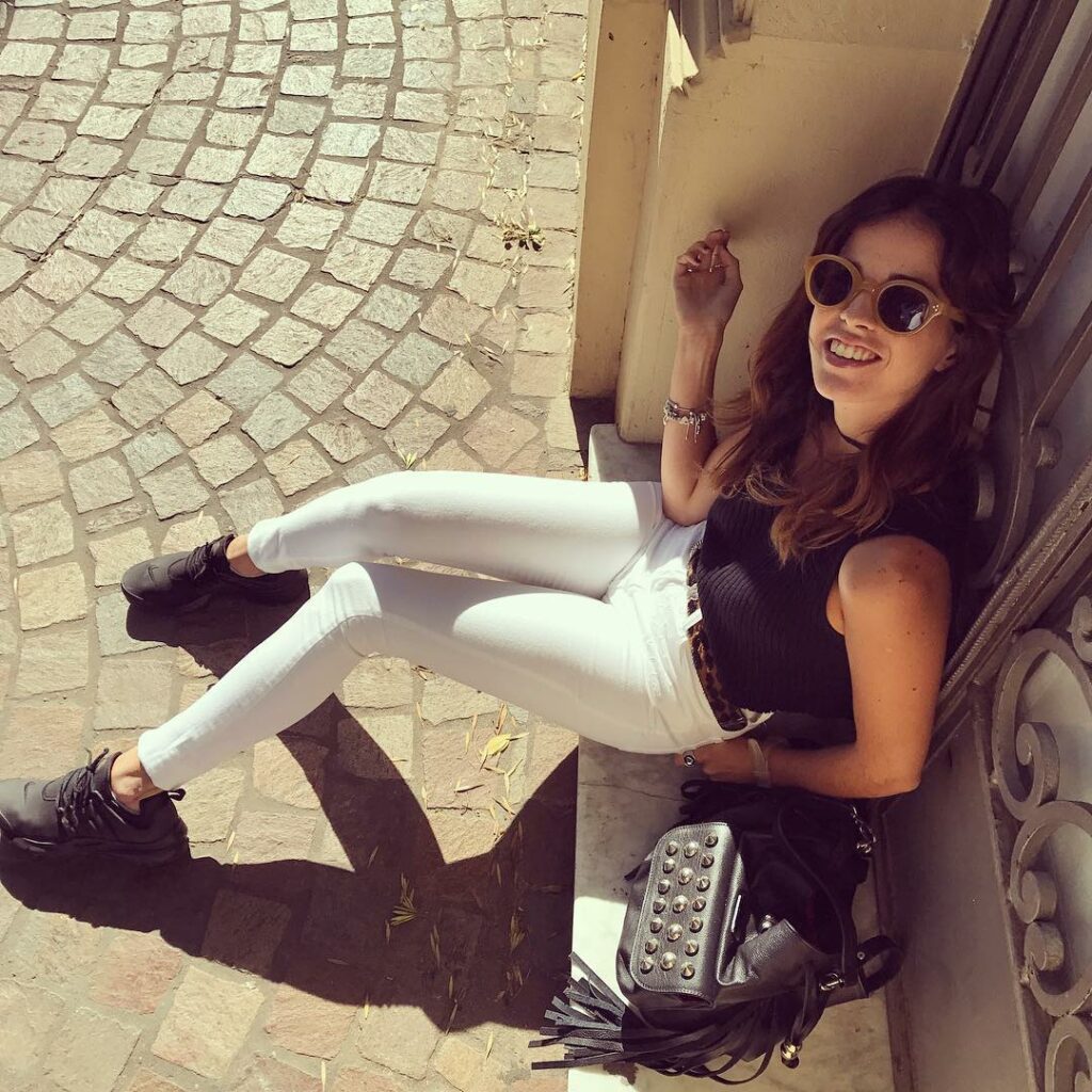 Buenas amigos! Hola lunes arrancamos la semana con toda!!! Mañana me voy  x lo t...