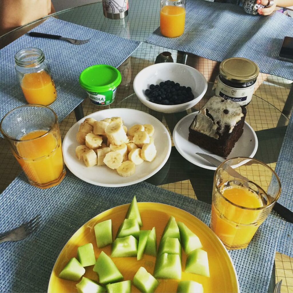 Mis amigas me conocen de verdad ! Miren el desayuno sorpresa q me hicieron 
 jug...