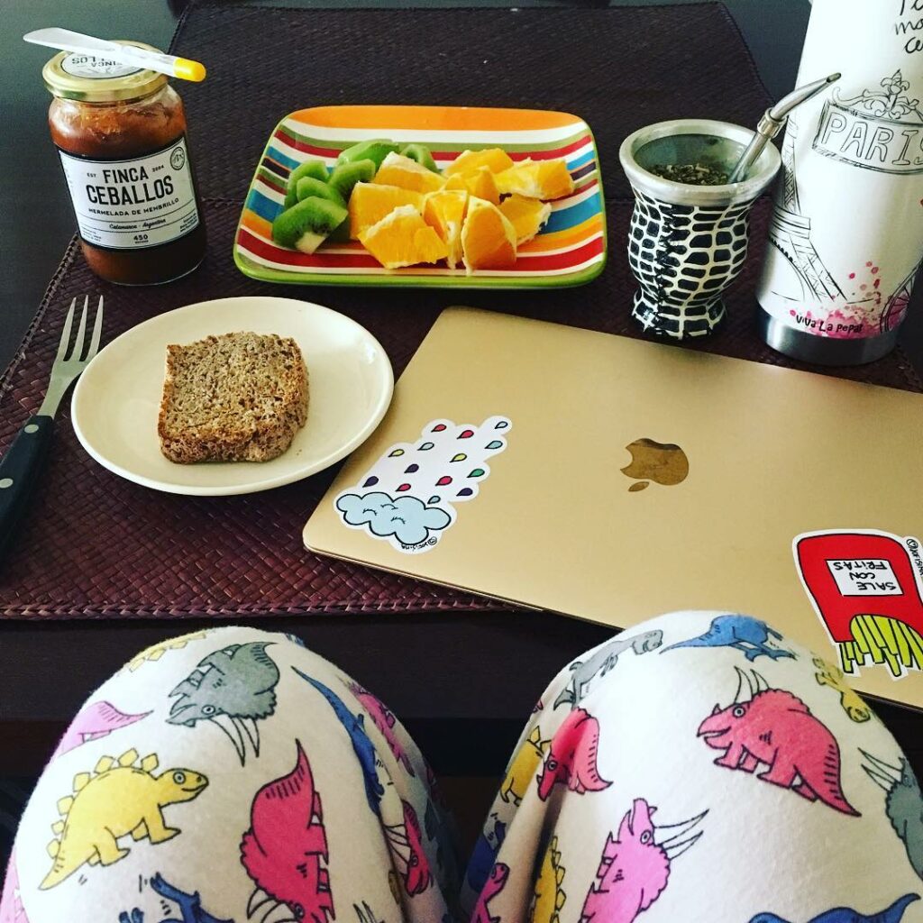 Buen día !  Hoy me levante muy antojada de mate ! Excelente miércoles para todos...