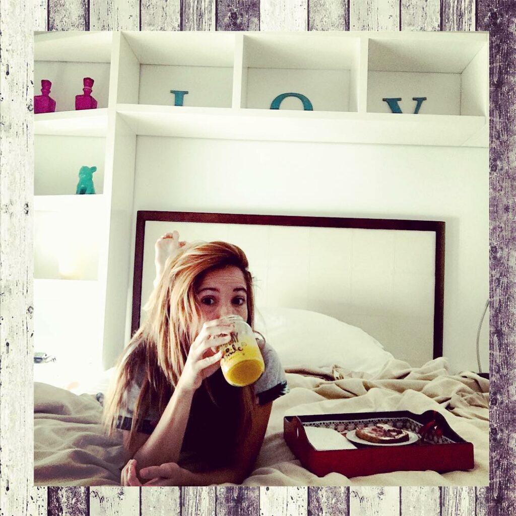 Buen día ! Hoy a lo  desayuno en la cama !  Buen arranque de semana para tutti !...