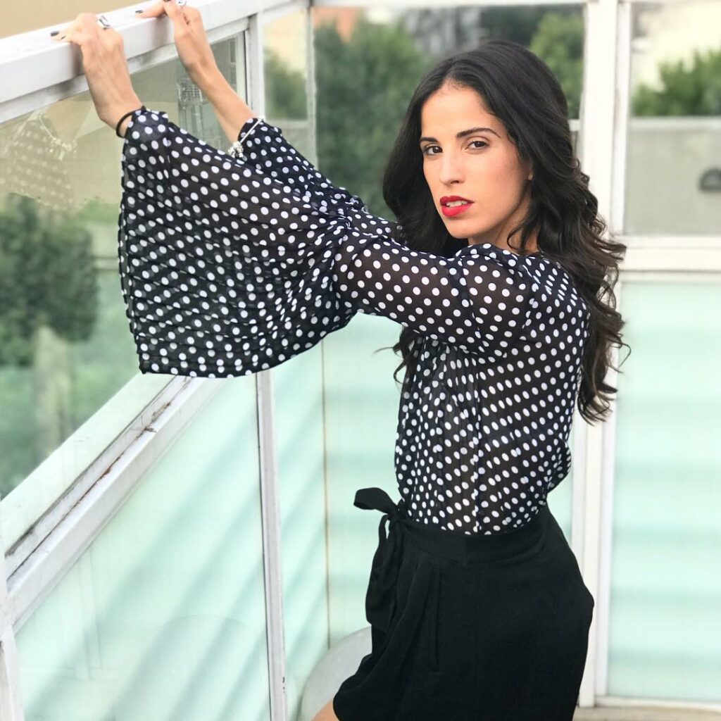 Jueves !!!! En que andan mis amigos? Préndanse ya a @fansenfwtv  Se viene un pro...