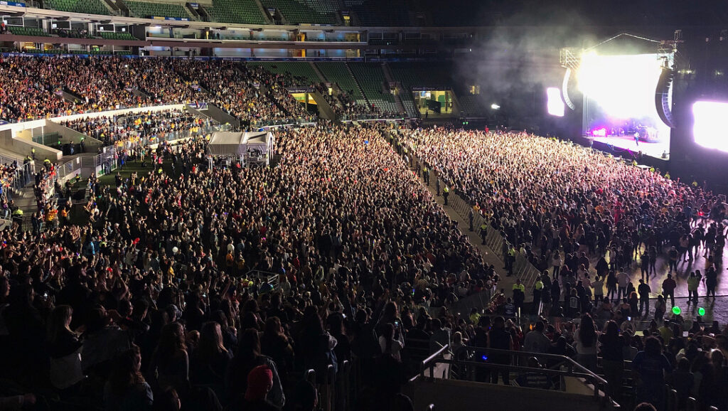15,000 souls in sao Paolo!  i wanted to cry the whole first song, hearing this m...