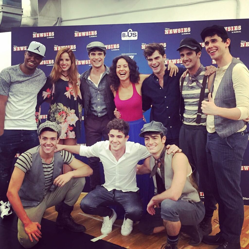Hoy estuvimos en Milan con el cast de @newsiesit un placer! Nos enseñaron a bail...