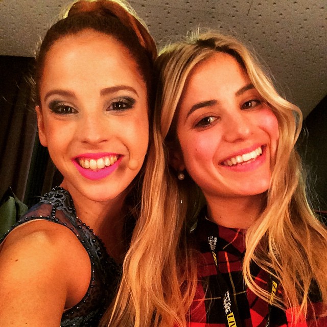 Hoy show show show ! Con mi friend @barbaritaj ! ...
