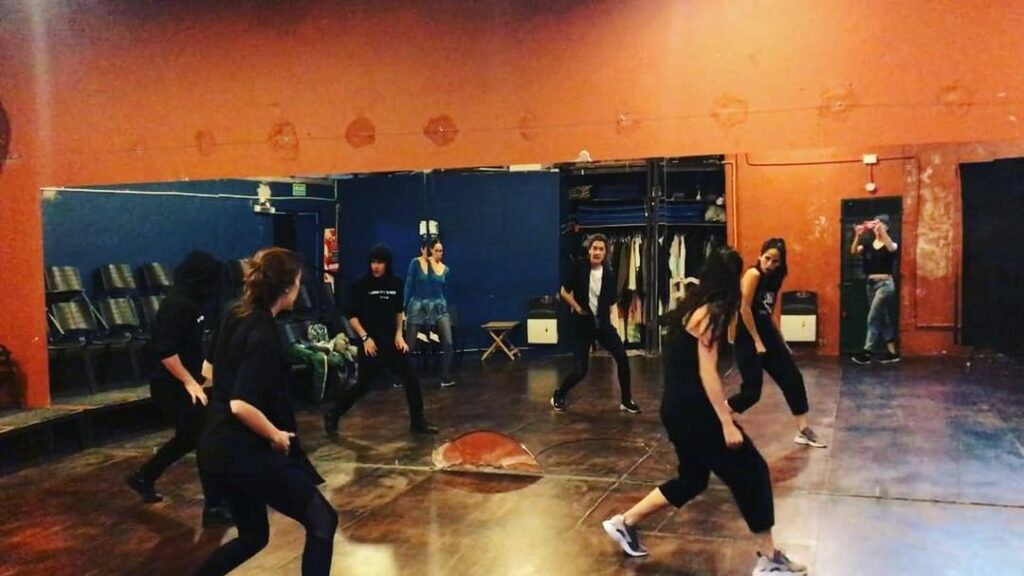 Así nos divertimos nosotros bailando !  Terminar la semana así me hace feliz con...