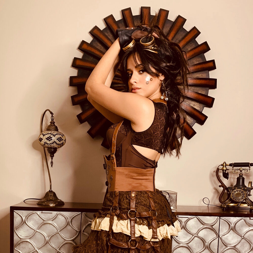 IM A STEAMPUNK. GIMME KIT KATS ...