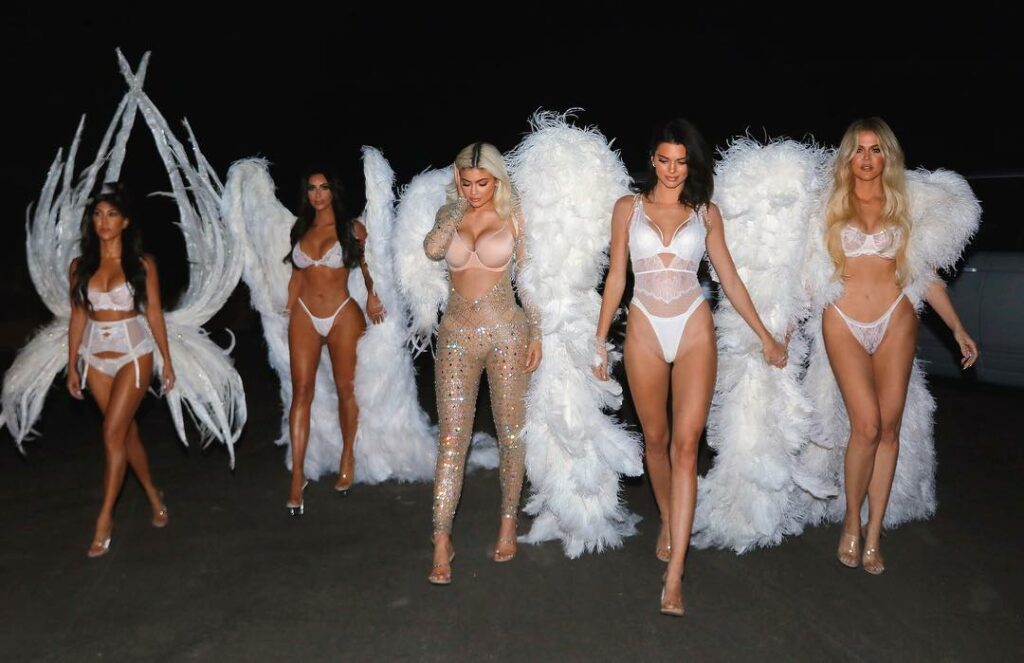 Thank you @VictoriasSecret for sending us actual runway looks and real wings to ...