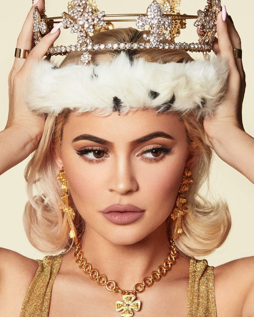 I’m so excited about my 2019 Calendar dropping 11/23 Black Friday on KylieJenner...