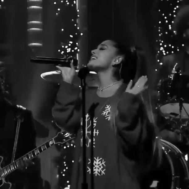 i jus wanna sing that’s all  @theroots @fallontonight it’s an honor every time t...