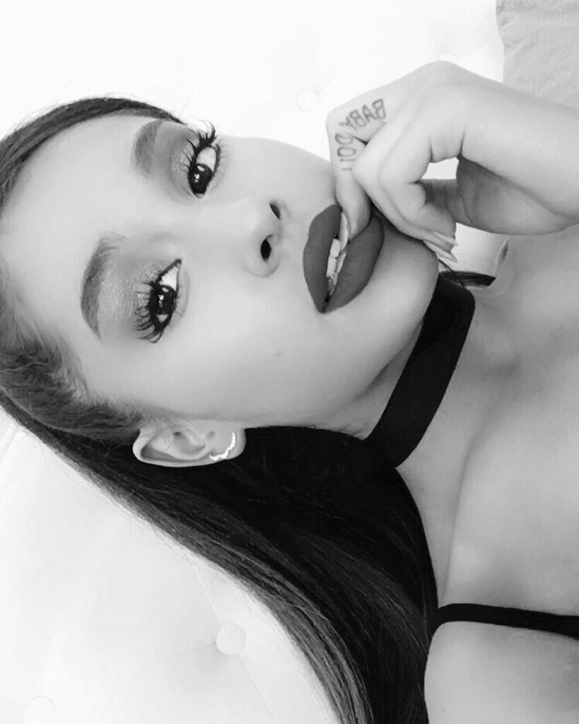 somethin bout you ♡...