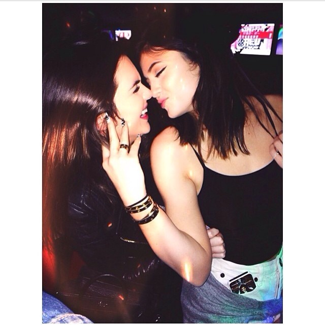I love you! I love you! I love you @kendalljenner @kyliejenner "Walk with the dr...