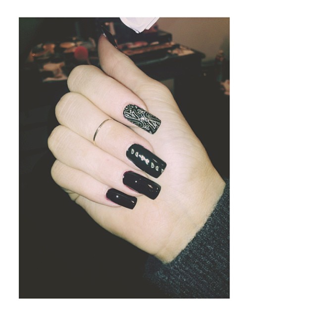 Fixed my nails.. Thank you @misshandly...