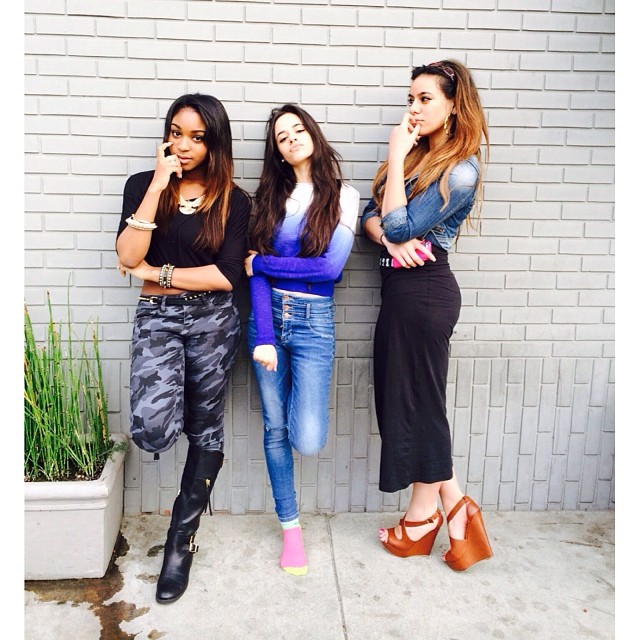 this had great potential to be a hoodrat picture but then u see my pink and yell...