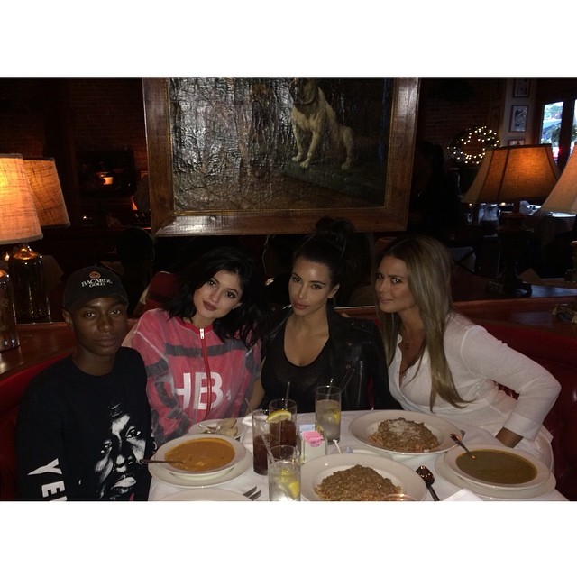Ughhhh @kyliejenner is trying to make me eat carbs! #LaScalla @carladibello @sha...