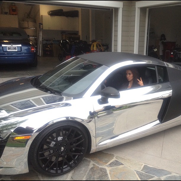 Who needs a mirror when I'm driving @scottdisick's car!?!...