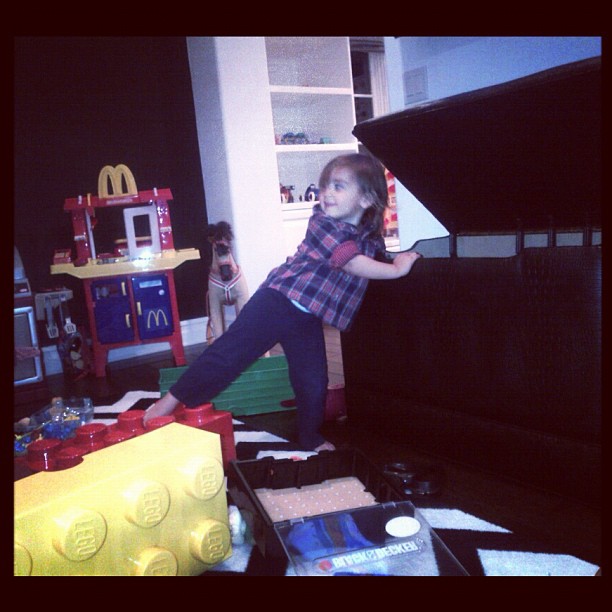 Mason says "Kiki look I'm doing a yoga pose" UMMM how does he know that?!?!...