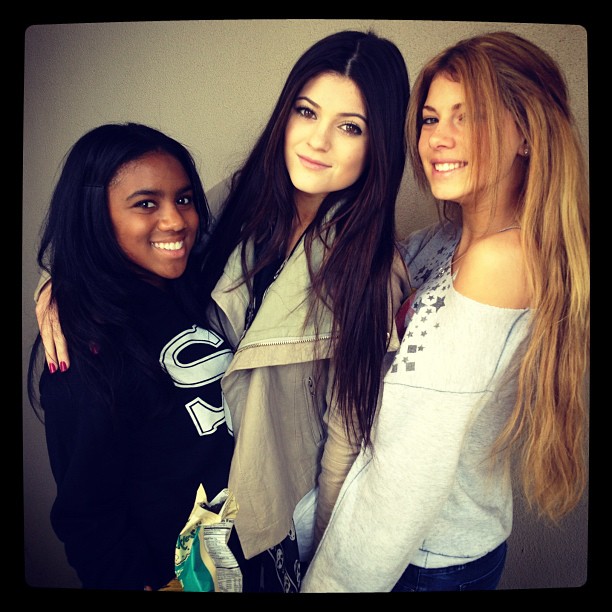 "I loveeee my friends!" #ynobe @kruelove1018 @zoeegordon...