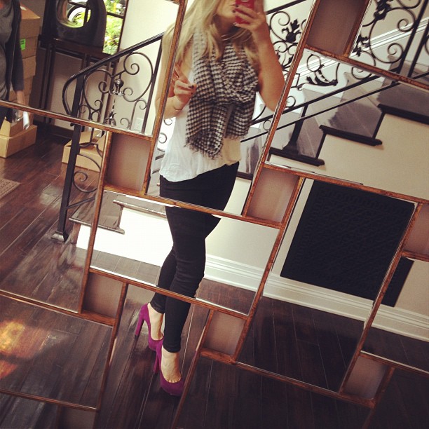 Purp shoes, blonde hur.. Leggo...