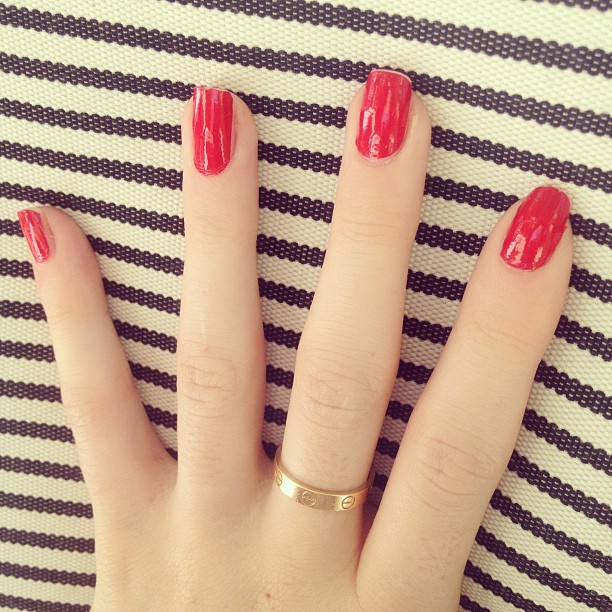 Red Nails >...