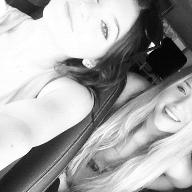 A brunette and a blonde with an inseparable bond...