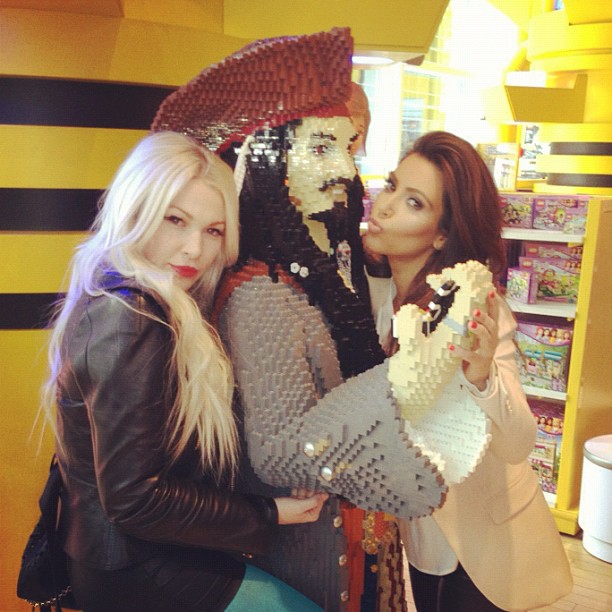 Love running into Captain Jack at FAO Schwartz with @joycebonelli...