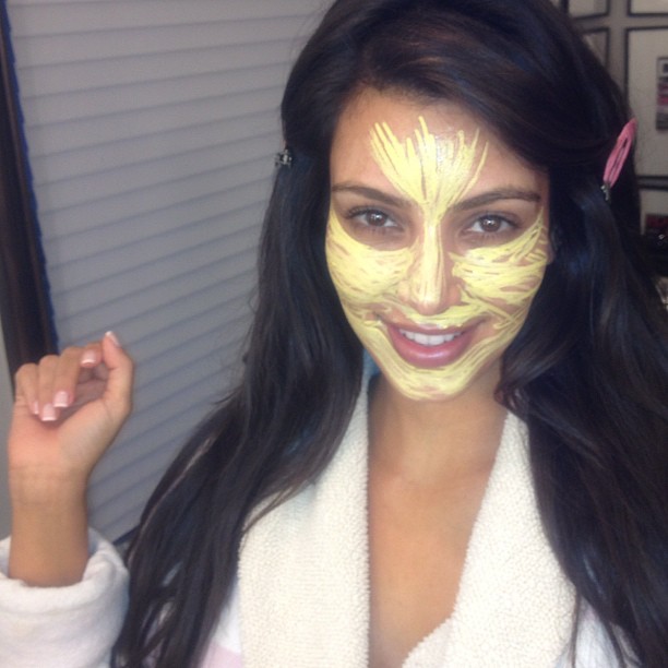 Glamming up with @1maryphillips!!! A little confused by her new technique BUT I ...