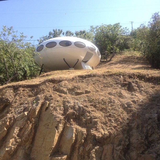 I think I see a real UFO!!!! #AmIOnMARS???...