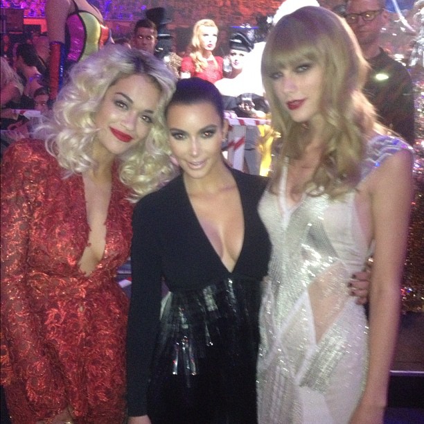 Hanging out at the Ema's with @ritaora & @taylorwsift13...