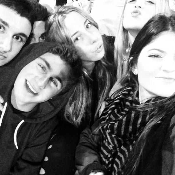 @samshandler @therealai3 @trevorweiss @nicolettesage @stassiebabeyy AH FRIENDS...
