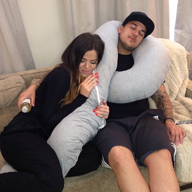Look who stole my pregnancy pillow?!?!? @Khloekardashian @robkardashian...