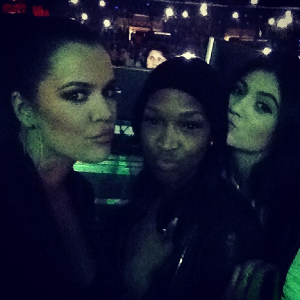 Weird lighting for weird but phenomenal people  @kyliejenner @theeforevermalika...