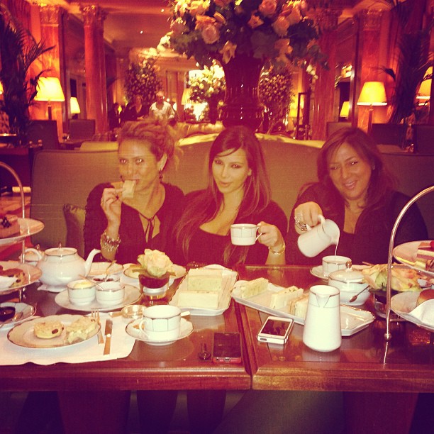 Ladies in London #TeaTime @lorraineschwartz @ofirajewelz...