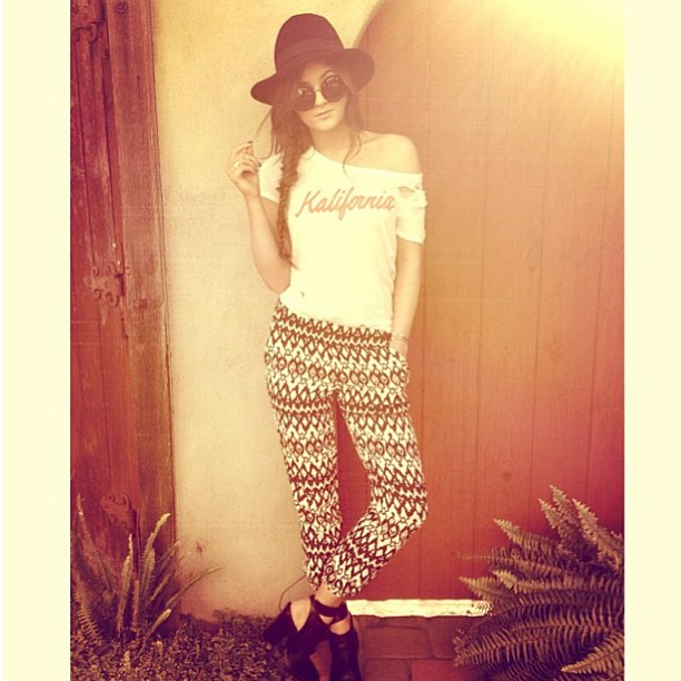 Kylie modeling her Kendall & Kylie collection #fashionista #kalifornia...