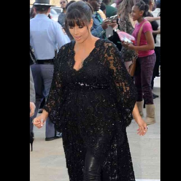 And  the glam! Make up by @joycebonelli & hair by @clydehairgod #creamypeachy #e...