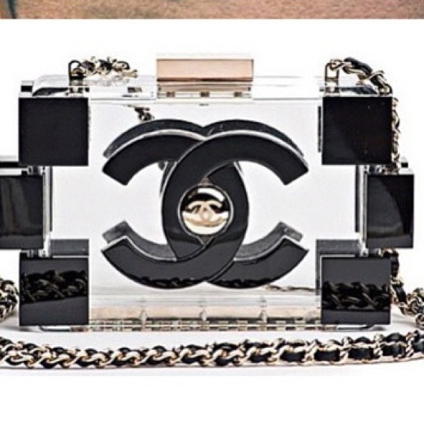 Love this Leggo clutch #chanel...