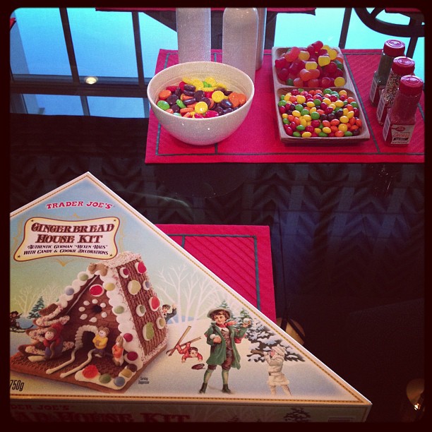 Gingerbread house decorating party!...