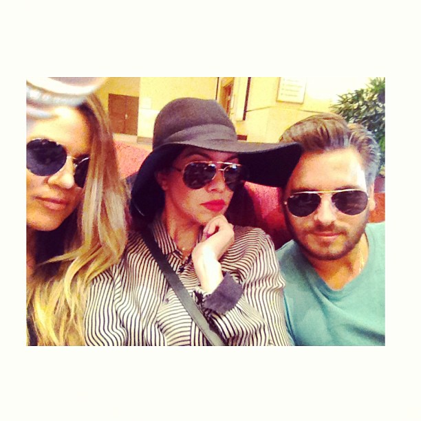 Cowfee tawk twime. @khloekardashian @letthelordbewithyou #vegas #hollabackyounen...