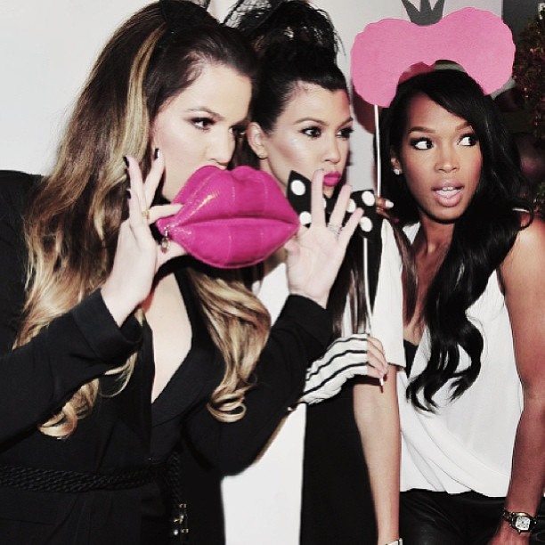 Kisses and bows! @khloekardashian @theeforevermalika...