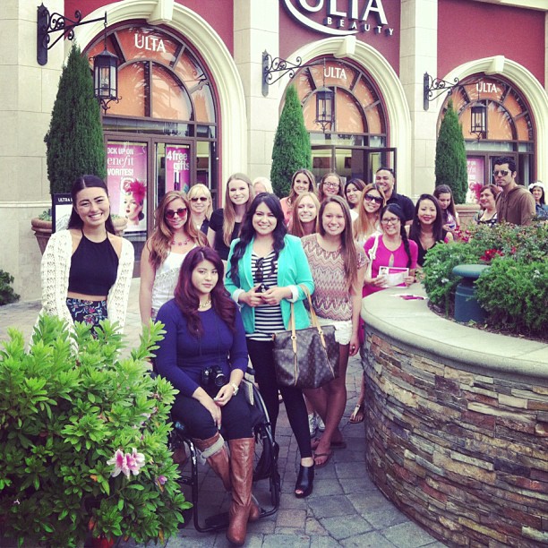 LOVE everyone who came out to meet Khloe and I today at @ulta_beauty @kbeautyoff...