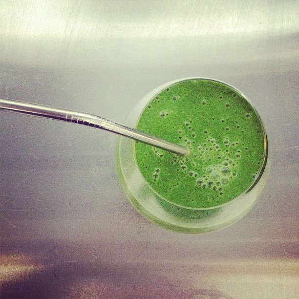 Green shake! Kale, banana, almond milk, coconut water, yogurt, dates, bee pollen...