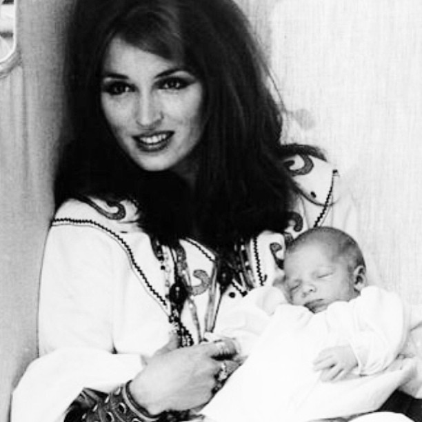 Nothing more beautiful than motherhood. #talithagetty...