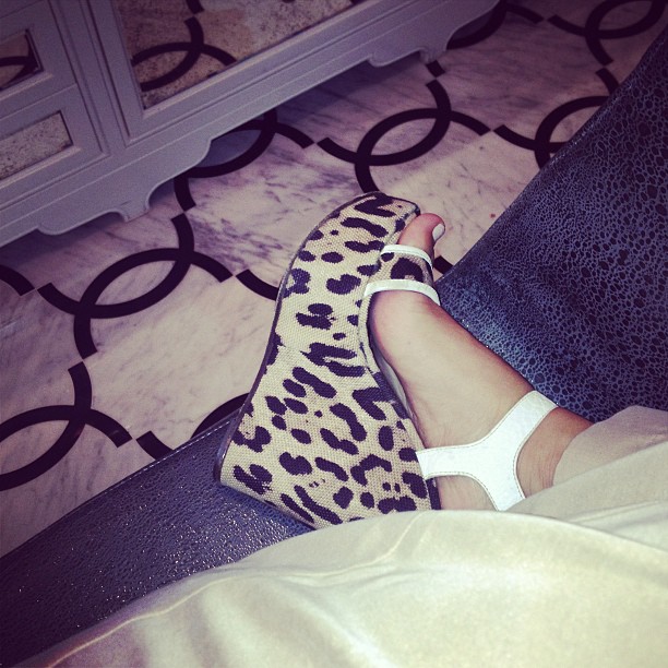 Taking it old school... @dolcegabbanaofficial...