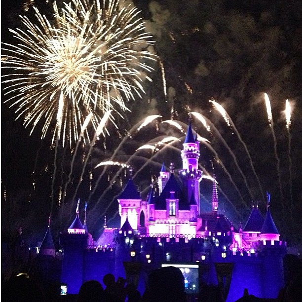 My night could be so much more magical if I was back here...@disneyland...